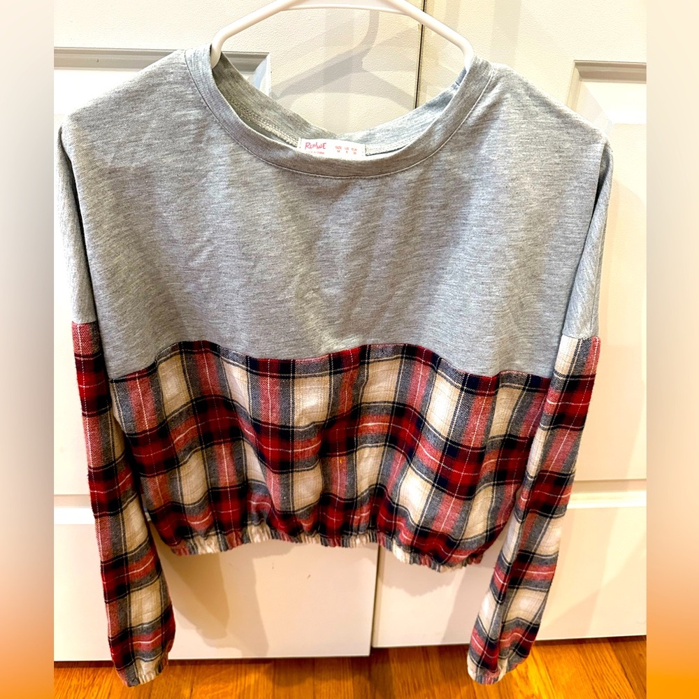 EUC Romwe cropped plaid shirt.